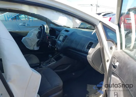 2018 Kia Forte S z USA, uszkodzony, nr VIN 3KPFL4A76JE192036
